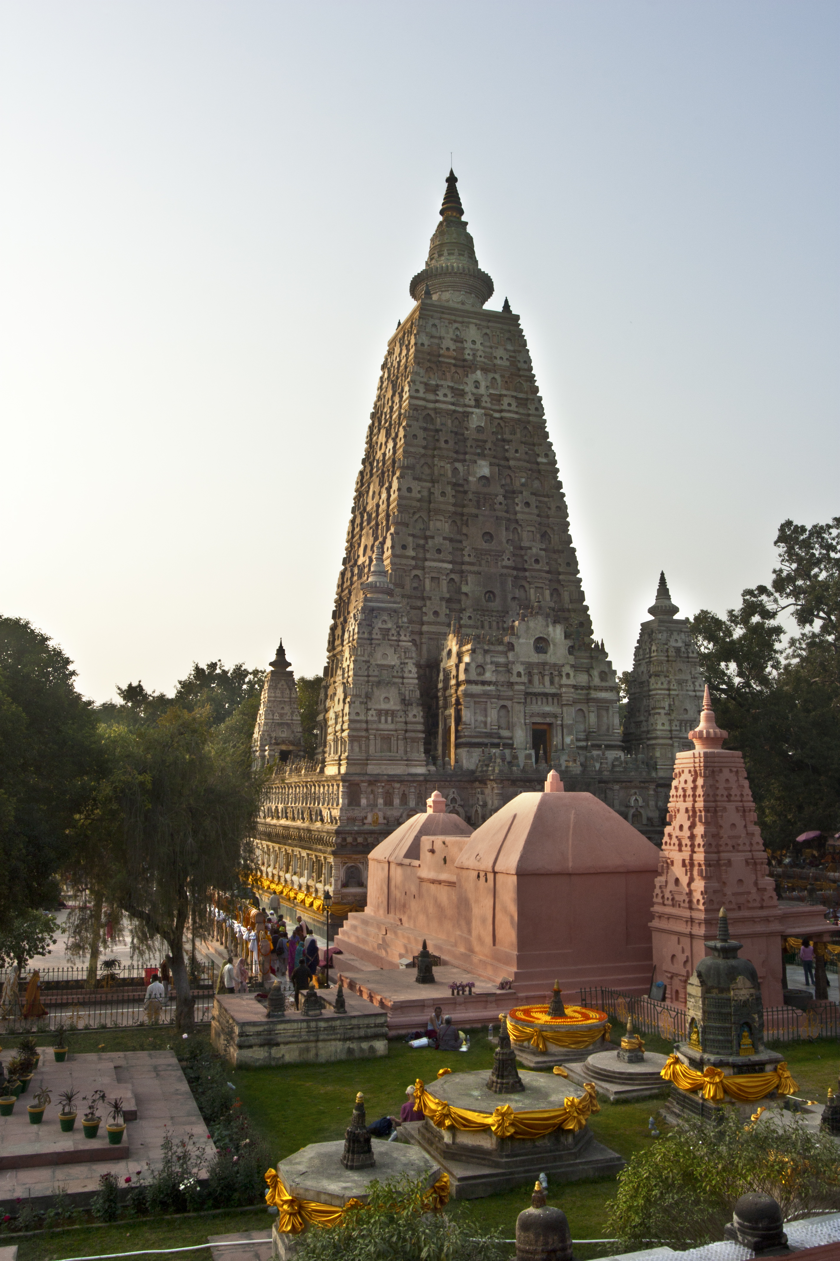 File:Mahabodhi Temple, Bodh Gaya, Bihar, India.jpg - Wikimedia Commons